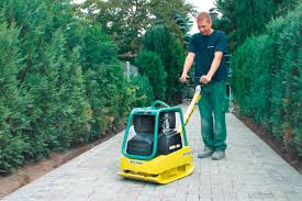 plaque vibrante diesel à louer sur nice et fréjus